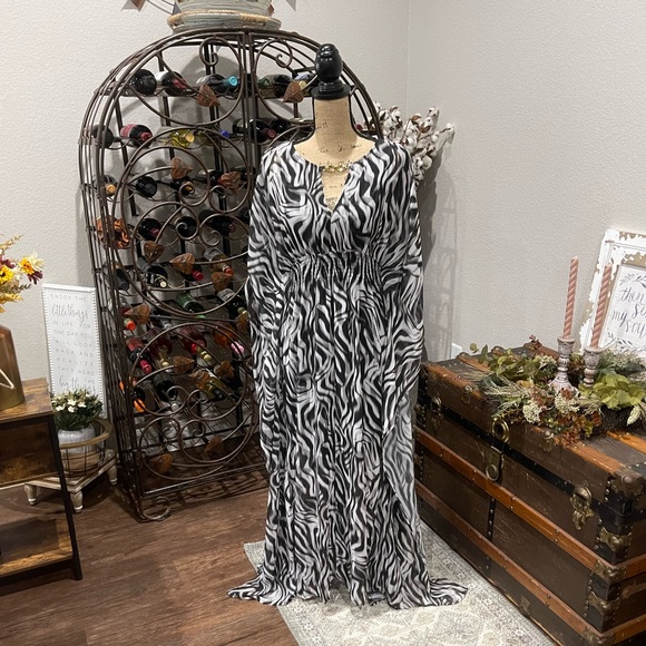 Jennifer Lopez Black and White Zebra print Maxi Dress Size L - Picture 1 of 16